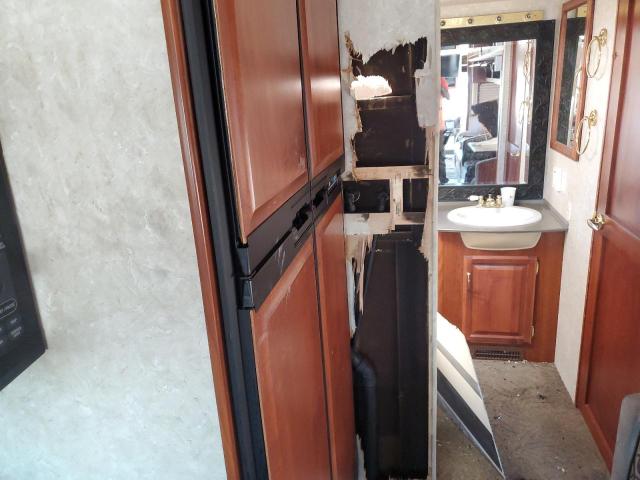 Photo 10 from auction – 2002 FREIGHTLINER CHASSIS X with VIN 4UZAAHAKX2CJ82013
