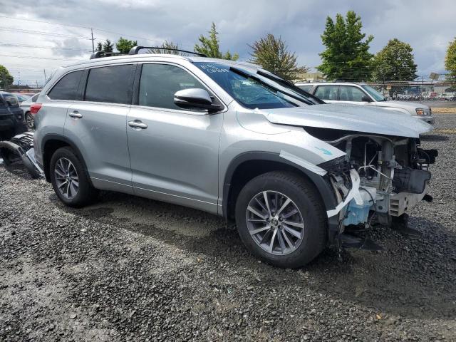 Photo 4 from auction – 2017 TOYOTA HIGHLANDER with VIN 5TDJZRFH3HS522013