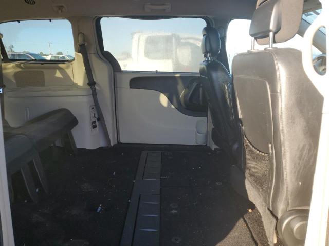 Photo 11 from auction – 2015 CHRYSLER TOWN & COU with VIN 2C4RC1BG0FR590164