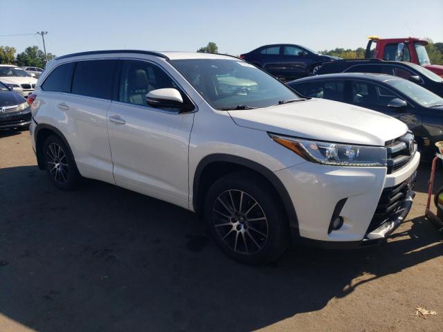 Photo 4 from auction – 2017 TOYOTA HIGHLANDER with VIN 5TDJZRFH1HS361015