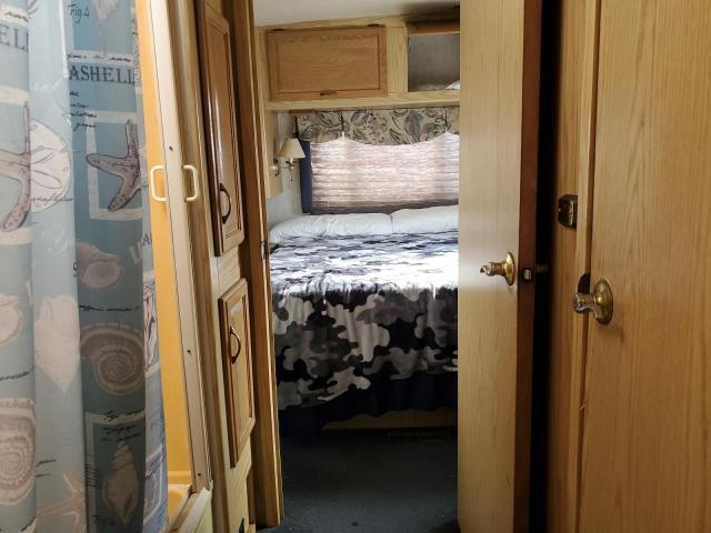 Photo 6 from auction – 1998 WINNEBAGO CLASS A with VIN 3FCMF53G4VJA22952
