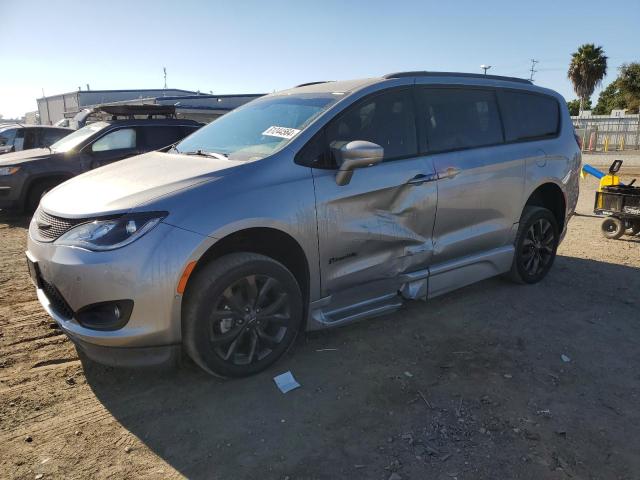 CHRYSLER PACIFICA T 2020 with VIN 2C4RC1BG4LR217141 - Photo from auction