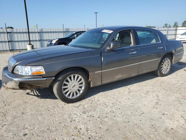 LINCOLN TOWN CAR E 2003 with VIN 1LNHM81W33Y692877 - Photo from auction