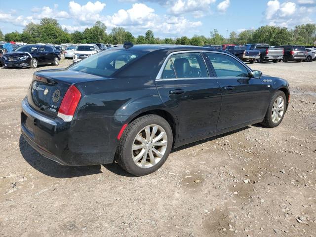 Photo 3 from auction – 2017 CHRYSLER 300 LIMITE with VIN 2C3CCARGXHH534967