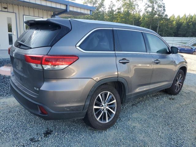 Photo 3 from auction – 2019 TOYOTA HIGHLANDER with VIN 5TDKZRFH0KS562867