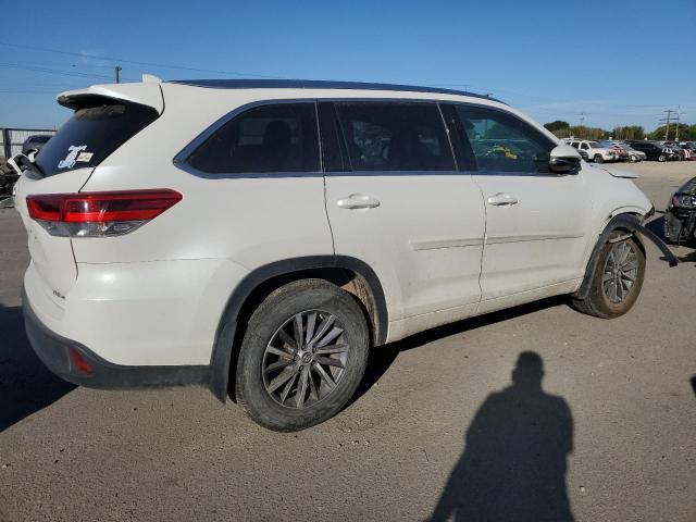 Photo 3 from auction – 2018 TOYOTA HIGHLANDER with VIN 5TDJZRFH4JS893140