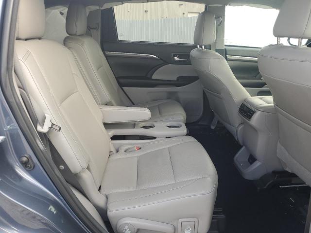 Photo 11 from auction – 2018 TOYOTA HIGHLANDER with VIN 5TDDZRFH7JS871047