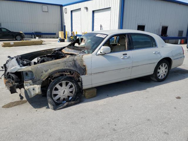 LINCOLN TOWN CAR U 2004 with VIN 1LNHM83W64Y644322 - Photo from auction