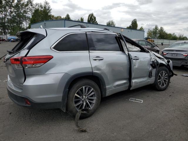 Photo 3 from auction – 2017 TOYOTA HIGHLANDER with VIN 5TDJZRFH8HS400943