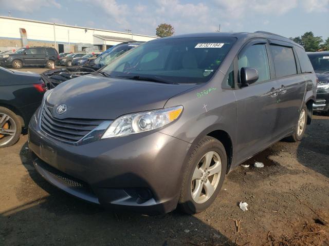 Photo 1 from auction – 2017 TOYOTA SIENNA LE with VIN 5TDKZ3DC4HS875837