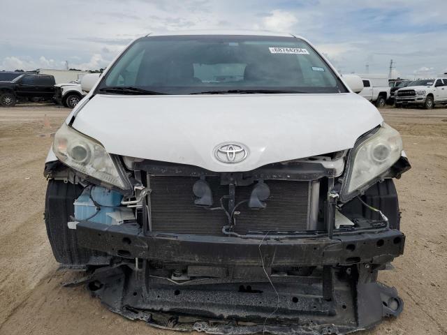 Photo 5 from auction – 2017 TOYOTA SIENNA LE with VIN 5TDKZ3DC5HS848629