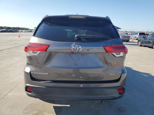 Photo 6 from auction – 2018 TOYOTA HIGHLANDER with VIN 5TDKZRFH4JS543138