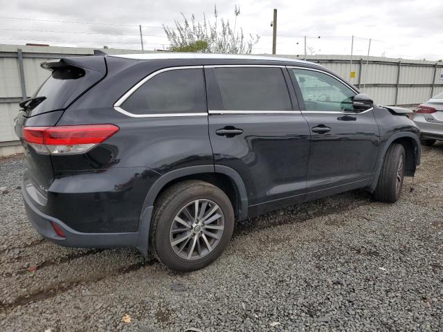 Photo 3 from auction – 2017 TOYOTA HIGHLANDER with VIN 5TDJZRFH7HS449521