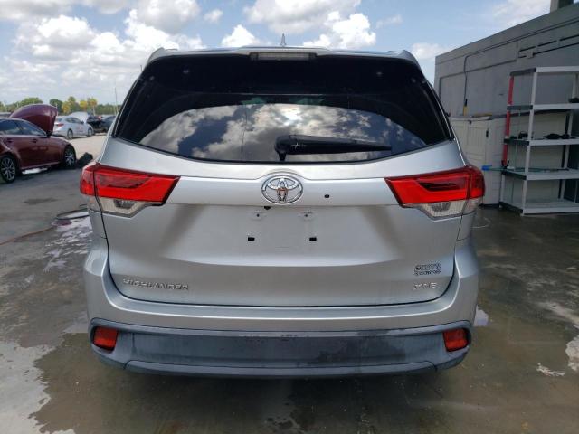Photo 6 from auction – 2018 TOYOTA HIGHLANDER with VIN 5TDKZRFH3JS259869