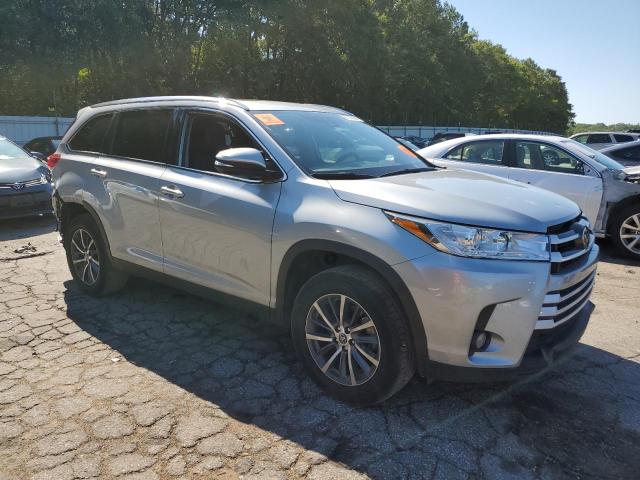 Photo 4 from auction – 2019 TOYOTA HIGHLANDER with VIN 5TDKZRFH7KS572781