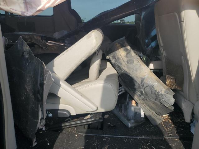 Photo 11 from auction – 2015 CHRYSLER TOWN & COU with VIN 2C4RC1BG3FR595567
