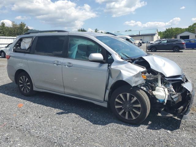 Photo 4 from auction – 2018 TOYOTA SIENNA LE with VIN 5TDJZ3DC6JS189123