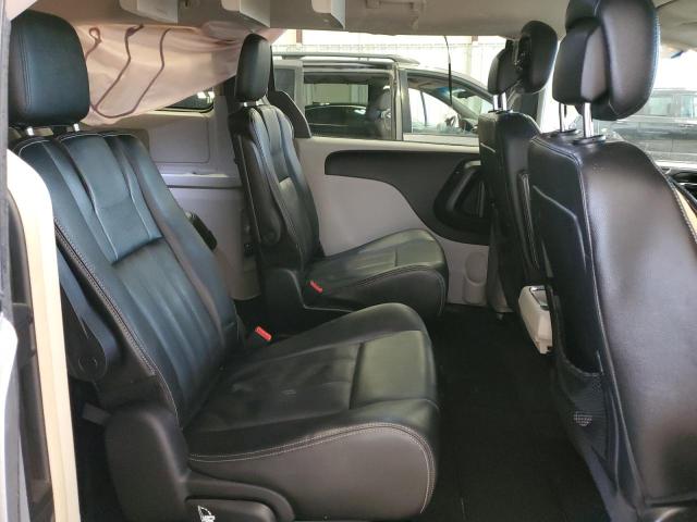 Photo 11 from auction – 2014 CHRYSLER TOWN & COU with VIN 2C4RC1BG3ER184586