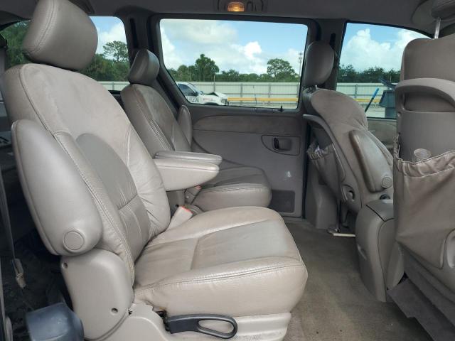 Photo 11 from auction – 2002 CHRYSLER TOWN & COU with VIN 2C8GP64L82R605831