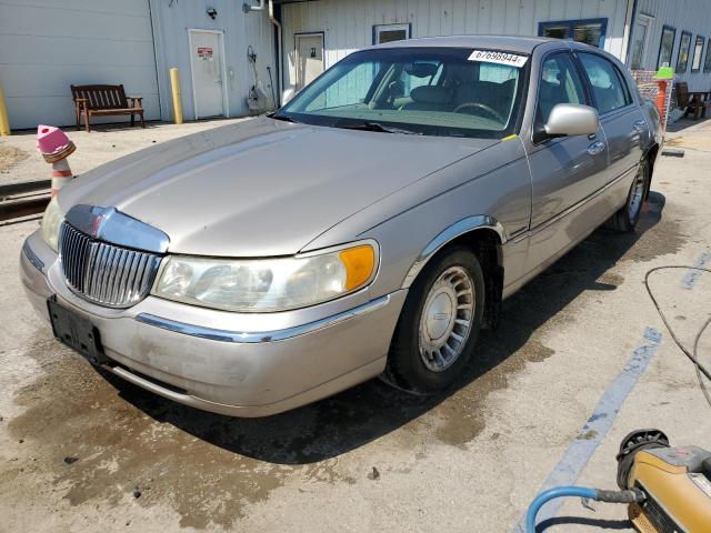 LINCOLN TOWN CAR E 2001 with VIN 1LNHM81W31Y691063 - Photo from auction