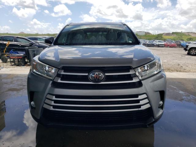 Photo 5 from auction – 2018 TOYOTA HIGHLANDER with VIN 5TDKZRFH3JS259869