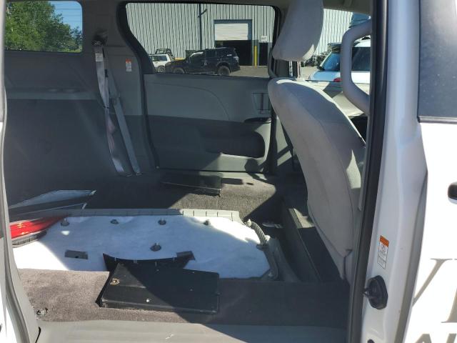 Photo 11 from auction – 2019 TOYOTA SIENNA with VIN 5TDZZ3DC5KS972437