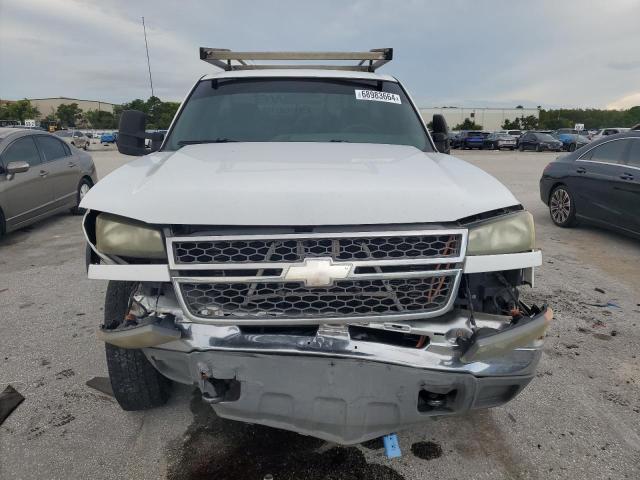 Photo 5 from auction – 2005 CHEVROLET SILVERADO with VIN 1GBHC242X5E327652