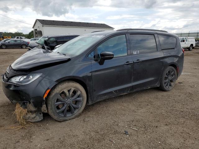 CHRYSLER PACIFICA L 2018 with VIN 2C4RC1GG1JR165103 - Photo from auction