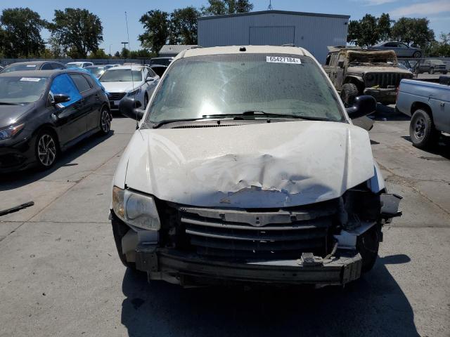 Photo 5 from auction – 2005 CHRYSLER TOWN & COU with VIN 2C4GP44R65R592253