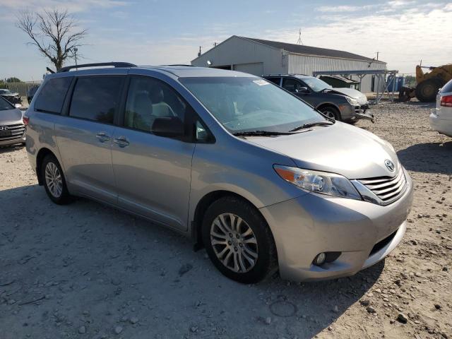 Photo 4 from auction – 2017 TOYOTA SIENNA XLE with VIN 5TDYZ3DC7HS769666