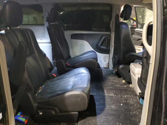 Photo 11 from auction – 2014 CHRYSLER TOWN & COU with VIN 2C4RC1BG8ER435330