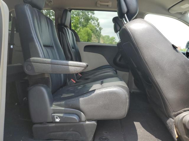Photo 11 from auction – 2015 CHRYSLER TOWN & COU with VIN 2C4RC1BG6FR551725