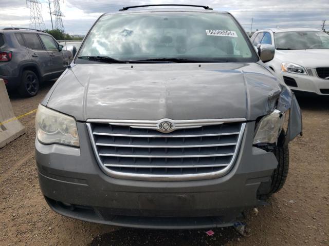 Photo 5 from auction – 2010 CHRYSLER TOWN & COU with VIN 2A4RR8DX8AR360444