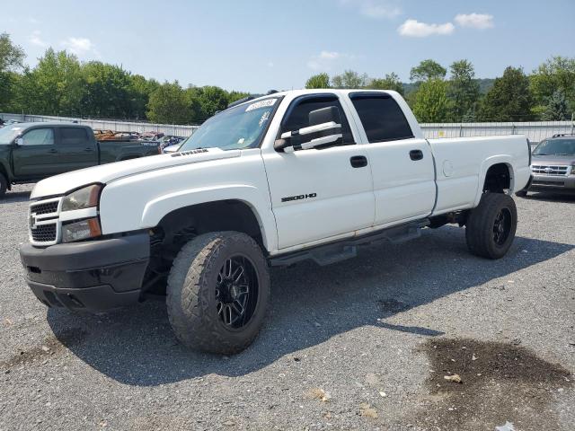 CHEVROLET SILVERADO 2006 with VIN 1GCHK33236F135989 - Photo from auction