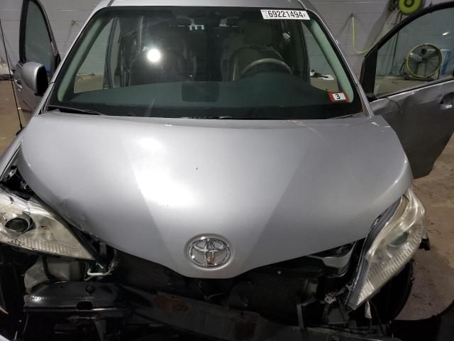 Photo 12 from auction – 2012 TOYOTA SIENNA XLE with VIN 5TDYK3DC5CS199941