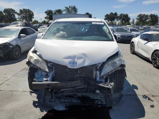 Photo 5 from auction – 2015 TOYOTA SIENNA LE with VIN 5TDJK3DC6FS111002