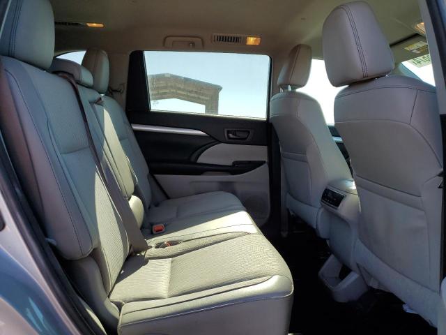 Фото 11 с аукциона – 2017 TOYOTA HIGHLANDER с VIN 5TDBZRFH7HS357278
