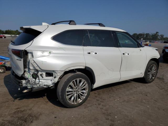 Photo 3 from auction – 2022 TOYOTA HIGHLANDER with VIN 5TDEBRCH1NS075980