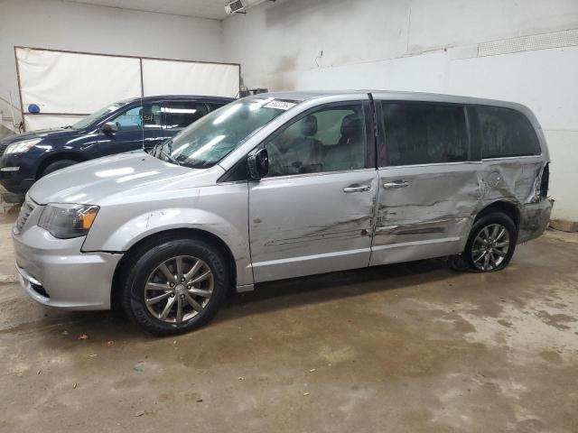 Photo 1 from auction – 2015 CHRYSLER TOWN & COU with VIN 2C4RC1HG3FR554637
