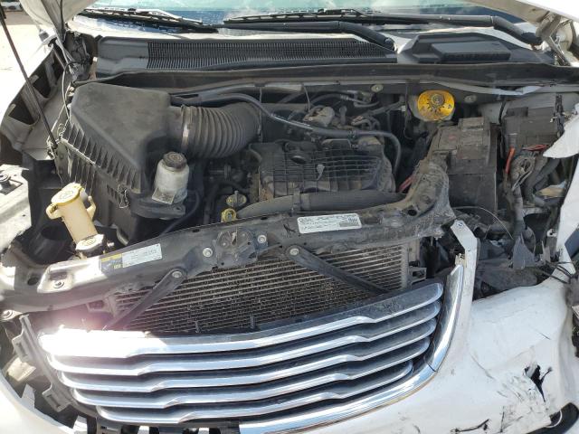 Photo 12 from auction – 2016 CHRYSLER TOWN & COU with VIN 2C4RC1BGXGR290262