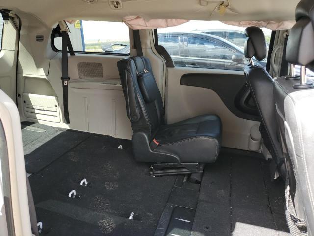 Photo 11 from auction – 2016 CHRYSLER TOWN & COU with VIN 2C4RC1BGXGR290262