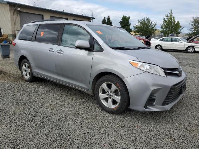 Photo 4 from auction – 2018 TOYOTA SIENNA LE with VIN 5TDKZ3DC0JS944481