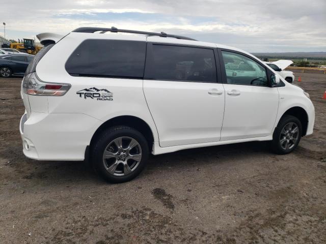 Photo 3 from auction – 2019 TOYOTA SIENNA SE with VIN 5TDEZ3DC8KS215899