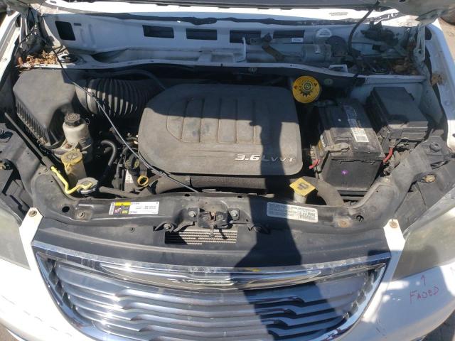 Photo 12 from auction – 2014 CHRYSLER TOWN & COU with VIN 2C4RC1HG4ER311062