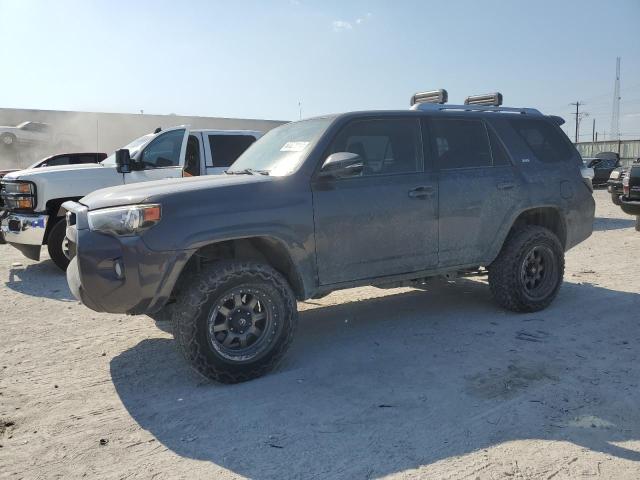 Photo 1 from auction – 2018 TOYOTA 4RUNNER SR with VIN JTEZU5JR1J5174133