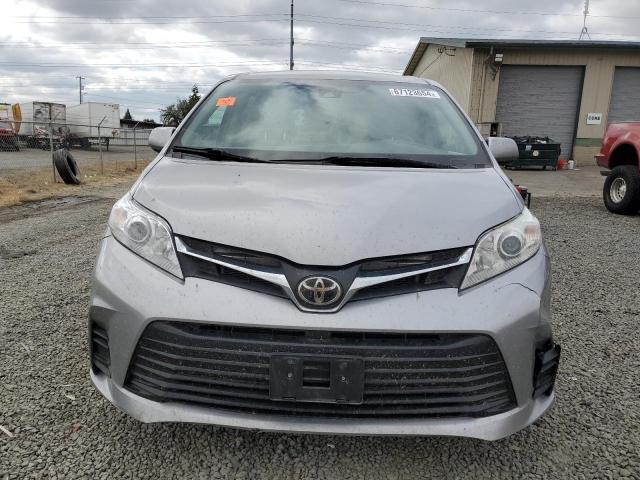 Photo 5 from auction – 2018 TOYOTA SIENNA LE with VIN 5TDKZ3DC0JS944481