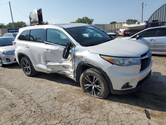 Photo 4 from auction – 2016 TOYOTA HIGHLANDER with VIN 5TDKKRFH5GS126317