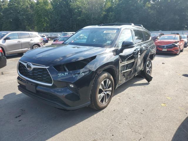 TOYOTA HIGHLANDER 2022 with VIN 5TDHZRBH4NS581877 - Photo from auction
