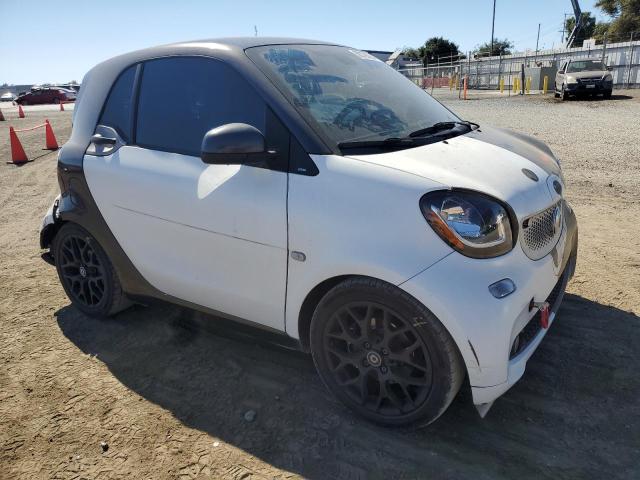 Photo 4 from auction – 2016 SMART FORTWO with VIN WMEFJ5DA9GK077148