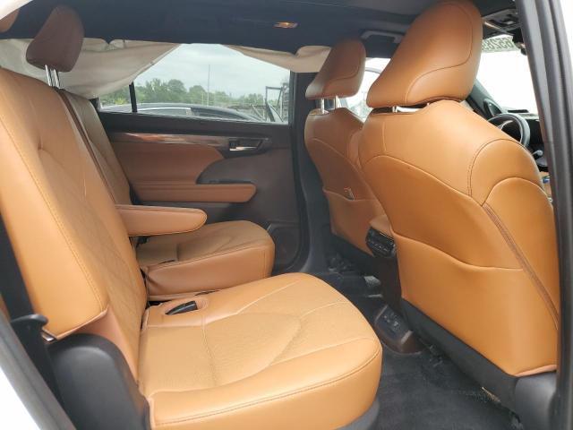 Photo 11 from auction – 2022 TOYOTA HIGHLANDER with VIN 5TDEBRCH2NS072781